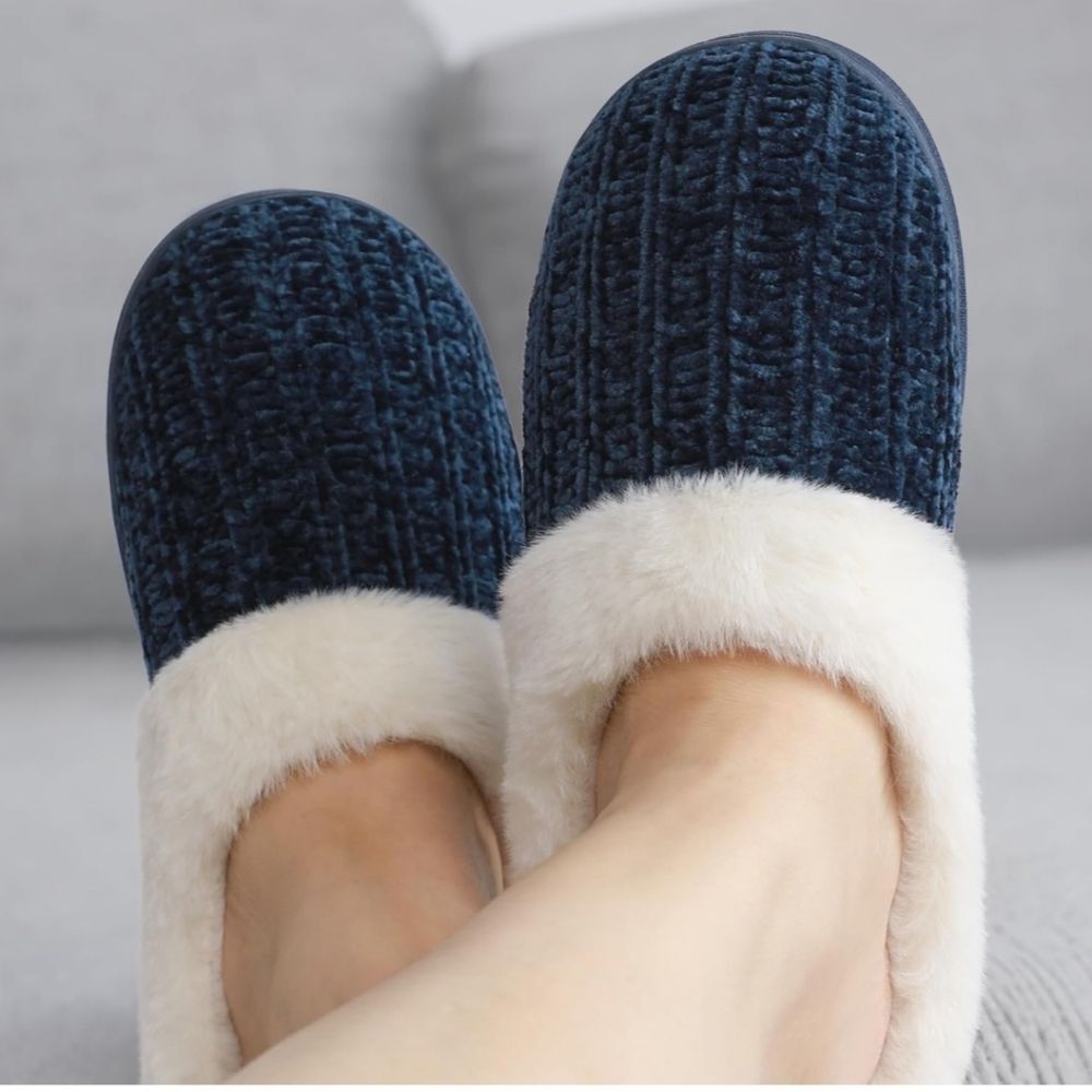 Amazon NEW IN BOX Navy Blue & Cream Clog Slippers, 9 - Picture 7 of 8